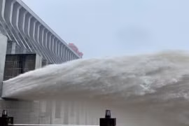 Trung Quốc vào mùa lũ chính, đập Tam Hiệp mở 3 cửa xả