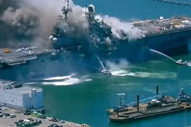 Tàu chiến Mỹ phát nổ và cháy dữ dội ngay tại cảng