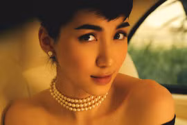 Hòa Minzy đẹp bất ngờ khi hoá thân thành Audrey Hepburn