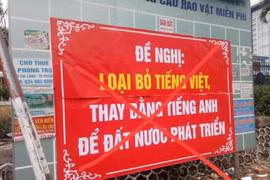 Treo băng rôn kêu gọi bỏ Tiếng Việt, nguyên thầy giáo bị Công an mời lên làm việc