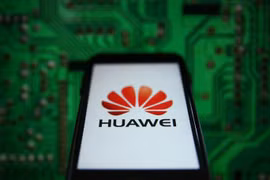 Mỹ cảnh báo hợp tác với Huawei sẽ phải trả giá