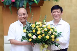 Trao quyết định bổ nhiệm ông Nguyễn Thanh Long là quyền Bộ trưởng Y tế