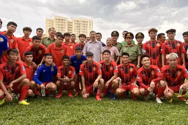 Bộ trưởng Tô Lâm dự khán trận CAND hòa Gia Định FC 1-1