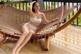 Hoa hậu Lương Thùy Linh tung loạt ảnh bikini khoe thân hình 'cực phẩm'