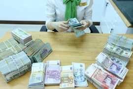 Giá USD ngày 15.7.2020: Tiếp tục 'rơi' trên thị trường quốc tế