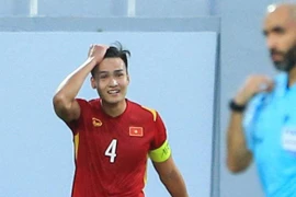 Clip: Việt Anh đá penalty thành công, 2-0 cho U23 Việt Nam