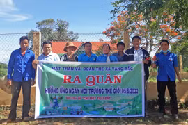 Đak Pơ ra quân dọn dẹp vệ sinh môi trường