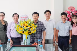 Chủ tịch UBND TP. Pleiku thăm, chúc mừng Báo Gia Lai và Đài Phát thanh-Truyền hình tỉnh