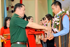 Công ty 74 gặp mặt, tôn vinh công nhân ưu tú, gia đình tiêu biểu