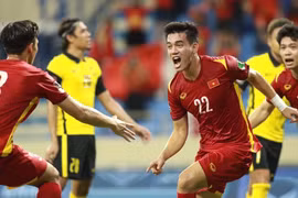 Nguyễn Tiến Linh dẫn đầu 10 gương mặt nổi bật, vì sao không có tên Quang Hải?