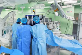 Cấp cứu ngay khi gặp các dấu hiệu đau đầu, chóng mặt, tay chân co giật...