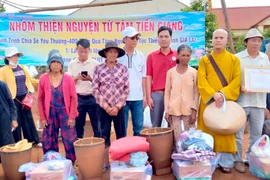 Tặng trên 1.200 suất quà cho người nghèo huyện Chư Sê và Kông Chro