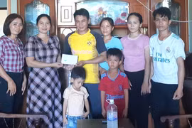 Thăm, tặng quà các gia đình tiêu biểu huyện Đức Cơ