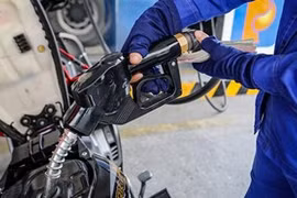 Chặn đà tăng của xăng dầu: Giảm ngay thuế và thực hiện chính sách an sinh