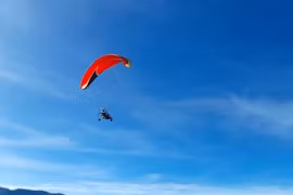 Gần 4.000 người lên "nóc nhà" Đắk Nông xem Giải dù lượn