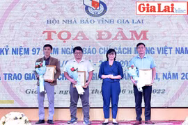 Phát huy vai trò, trách nhiệm xã hội của người làm báo