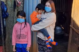 Mẹ nghèo nuôi con bị bệnh nan y