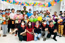 "Nụ cười của bé": San sẻ yêu thương