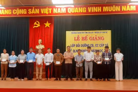 Chư Sê: Bế giảng lớp bồi dưỡng kiến thức quản lý nhà nước cho cán bộ, công chức cấp xã