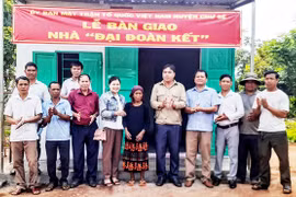 Gia Lai bàn giao 11 căn nhà gia đình liệt sĩ và hộ nghèo