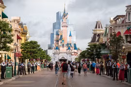 Disney ra gói tour trọn gói toàn bộ 12 công viên trên khắp thế giới