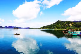 Sông Mang chảy trong lòng biển