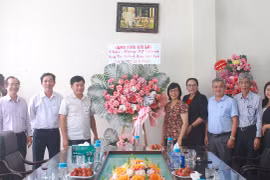 Phó Chủ tịch UBND tỉnh Nguyễn Thị Thanh Lịch thăm, chúc mừng các cơ quan báo chí