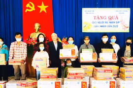 Gia Lai: Hỗ trợ gần 300 triệu đồng cho người mù có hoàn cảnh khó khăn