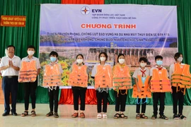 Nâng cao kỹ năng phòng tránh đuối nước cho học sinh vùng biên