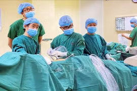 Kon Tum: Phẫu thuật thành công khối u nặng 2 kg trong lồng ngực của bệnh nhân