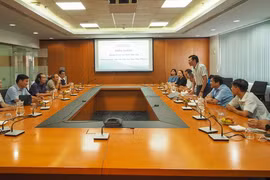 Đoàn công tác Báo Gia Lai tham quan mô hình hoạt động của Báo SGGP