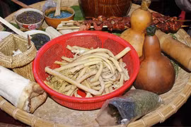 Loại rau rừng mọc hoang trước chẳng ai ngó ngàng tới nay được săn lùng từng tí một để làm vô số đặc sản