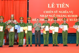 Gia Lai tiễn 200 chiến sĩ nghĩa vụ hết thời hạn phục vụ xuất ngũ