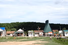 Chuyện ngôi làng "không ván" nơi đại ngàn Chư Mom Ray