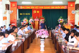 Bí thư Tỉnh ủy Hồ Văn Niên làm việc với hệ thống chính trị xã Kon Pne