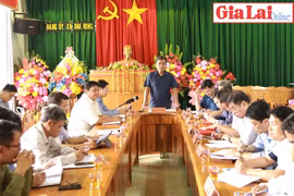 Bí thư Tỉnh ủy Hồ Văn Niên làm việc với hệ thống chính trị 2 xã Kon Pne và Đak Rong