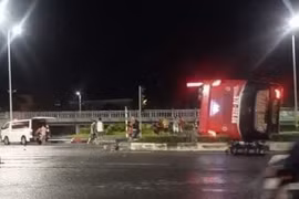 Tai nạn thảm khốc xe khách lật, 4 người tử vong