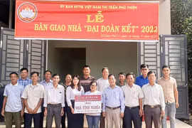 Phú Thiện: Bàn giao nhà "Đại đoàn kết" cho hộ nghèo