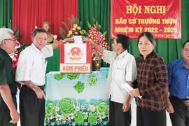 Kbang đẩy mạnh tiến trình nhất thể hóa bí thư kiêm trưởng thôn