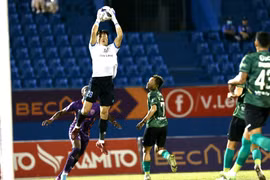 Lý do Bùi Tiến Dũng không được bắt chính dù có phong độ tốt