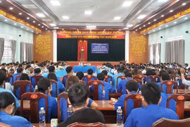 Lãnh đạo huyện Chư Sê tiếp xúc, đối thoại với thanh thiếu nhi