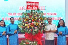 Phó Bí thư Tỉnh ủy Gia Lai Rah Lan Chung chúc mừng Hội Liên hiệp Phụ nữ tỉnh nhân dịp 20-10