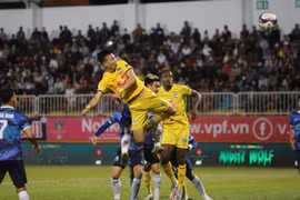 Highlights HAGL 1-1 Bình Định: Văn Lâm vẫn chơi rất xuất sắc