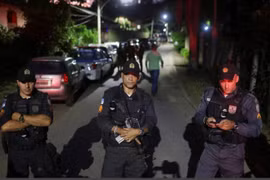 Cựu nghị sĩ Brazil dùng súng, lựu đạn tấn công cảnh sát