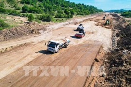 Phó Thủ tướng yêu cầu hoàn thành đúng tiến độ bàn giao mặt bằng Dự án xây dựng đường bộ cao tốc Bắc-Nam phía Đông