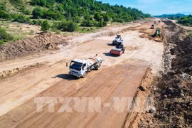 Phó Thủ tướng yêu cầu hoàn thành đúng tiến độ bàn giao mặt bằng Dự án xây dựng đường bộ cao tốc Bắc-Nam phía Đông
