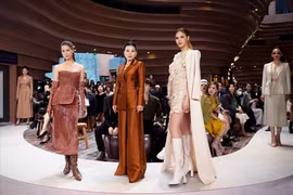 Nhà thiết kế Helene Hoài giới thiệu bộ sưu tập lấy cảm hứng từ đất sét