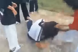 Nữ sinh ở Quảng Ngãi bị đánh hội đồng, kéo lê trên đường