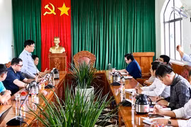 Lãnh đạo Báo Gia Lai và Đài PT-TH tỉnh làm việc với huyện Chư Păh về công tác truyền thông