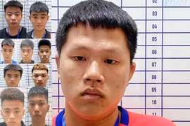 Hà Nội: Bắt nhóm côn đồ xông vào lớp học đánh nam sinh viên nhập viện